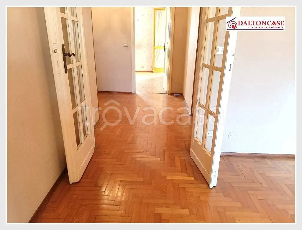 Esik - Spacious Apartment with Balcony in Fossano