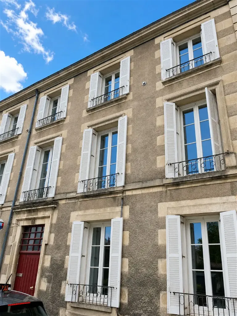 Exterior - 5-Piece Apartment with Garage in Poitiers Centre