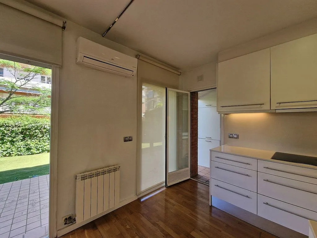 Cuisine - Modern Ground Floor Flat with Garden in Montilivi