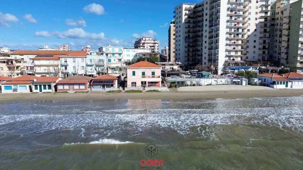 Luxury Villa with Beach Access in Follonica