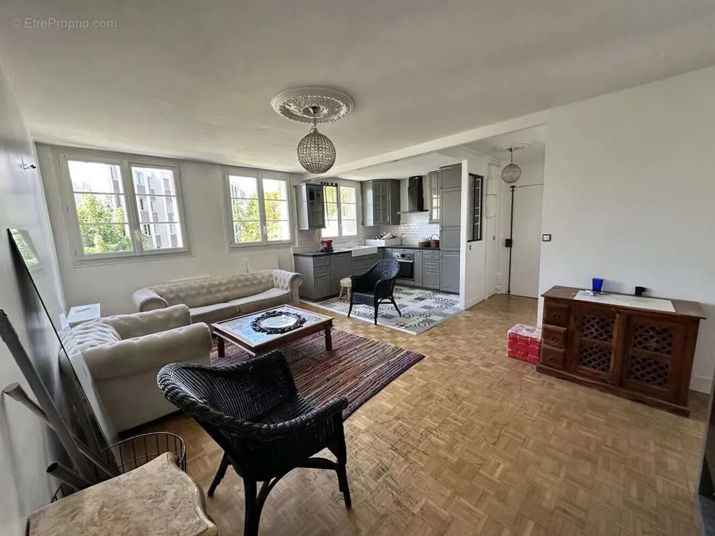 Séjour - Appartement Lumineux 4 Pièces à Colombes