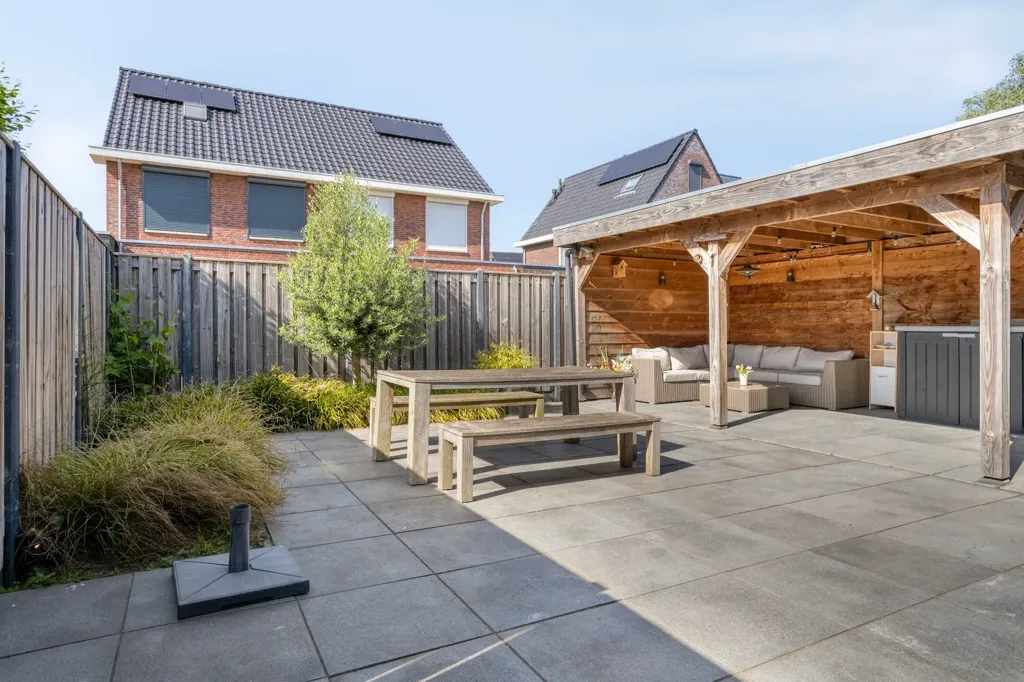 Terrasse - Spacious House with Garden in Oud Gastel