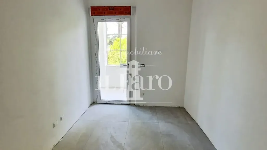 Entrée - Rear-Accessed Flats with Balcony in Signa