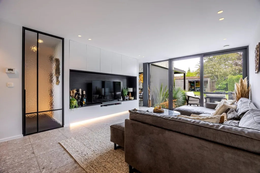 Elutuba - Luxury Villa with Garden in Lint