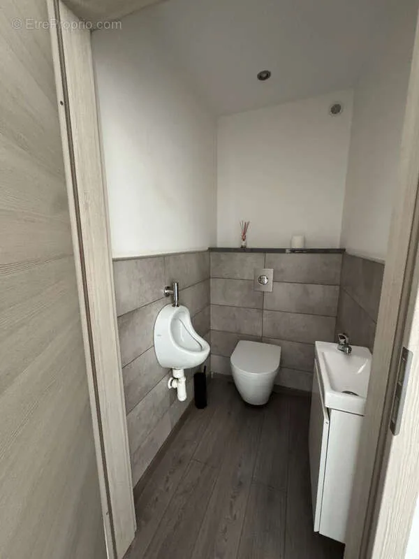 Bathrooms - Business Premises with Panoramic View in Village