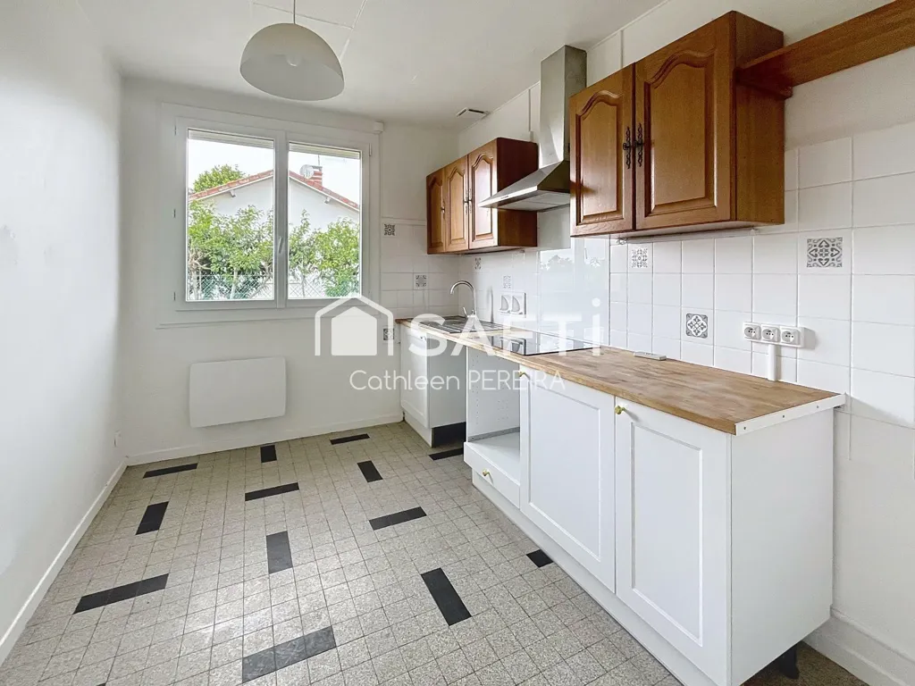 Köök - Renovated Bungalow with Garden in Saint-Sulpice
