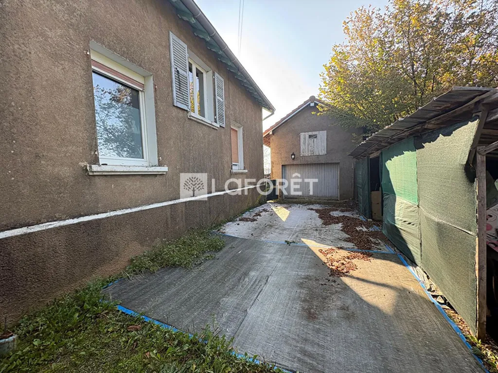 Giardino - 1950s House with Garage in Meroux-Moval