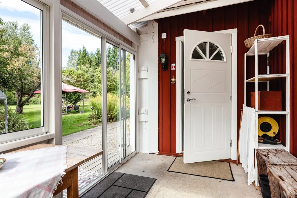 Terrass - Charming Cottage with Private Pier near Katrineholm