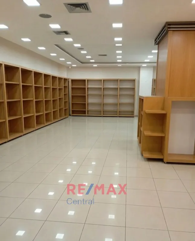 Habitaciones - Shop for Rent with Metro Access in Piraeus Centre