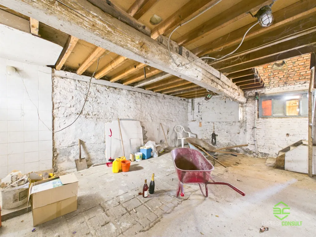 Rooms - Renovatable House with Large Plot in Sint-Truiden