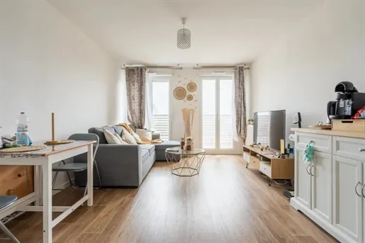 Elutuba - 2-Bed Apartment with Garden View in Le Blanc-Mesnil