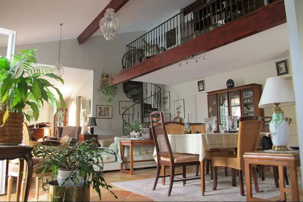 Dining Room - Spacious House with Pool in Toulouse