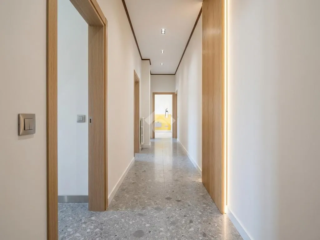 Esik - Loft Apartment with Balcony in Corso Italia