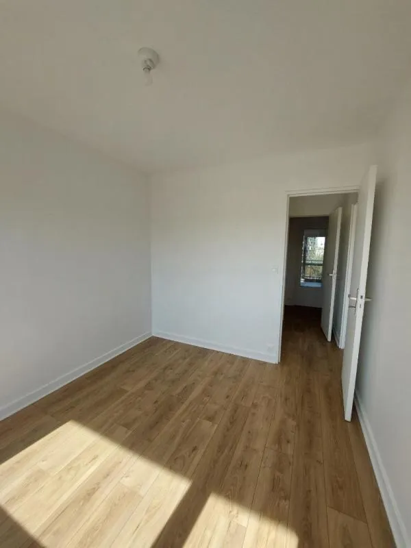 Toad - Refurbished Flat with Balcony in Créteil