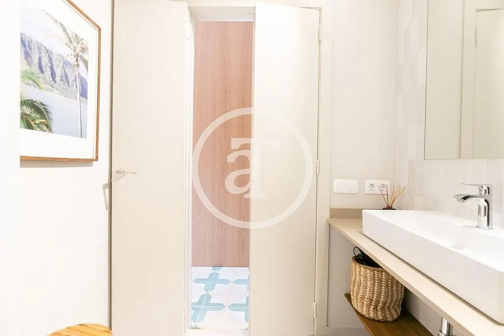 Salles de bain - Furnished Flat with Balcony in La Nova Esquerra de l'Eixample