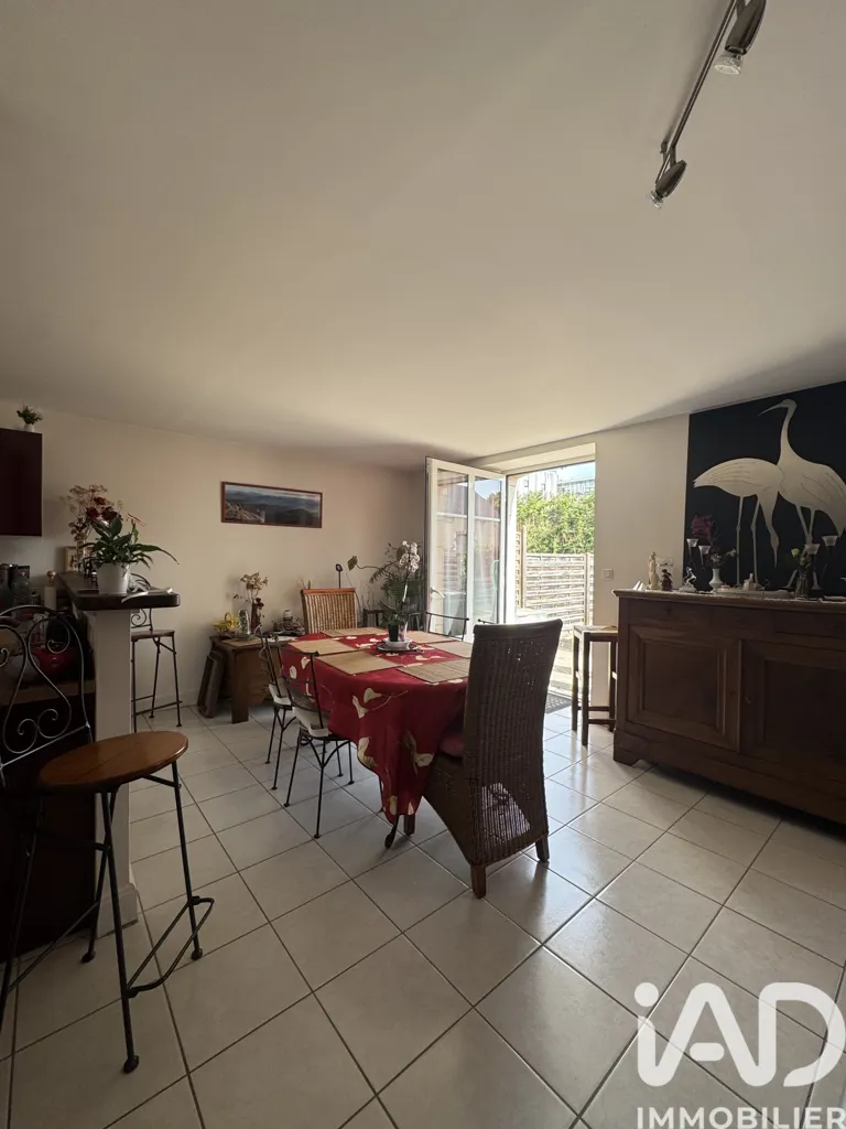Salle à manger - Appartement Rez-de-Chaussée avec Terrasse à Proximité des Commerces