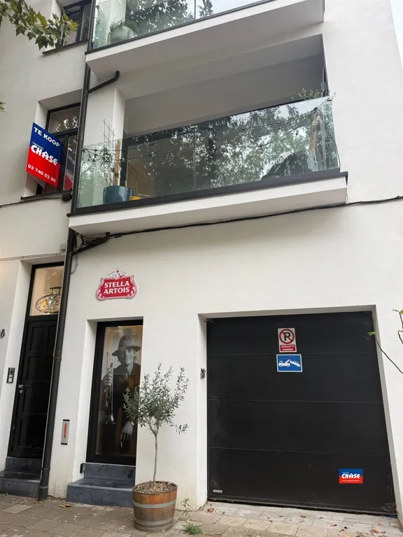 Luxury Renovated Apartment with Garden View in Berchem