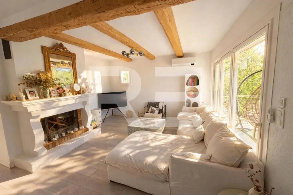 Séjour - Villa Rénovée avec Piscine à Nîmes