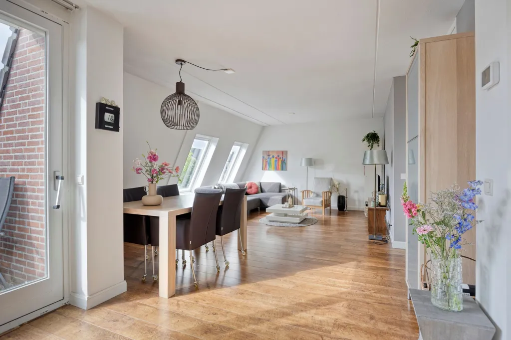 Salle à manger - Modernised Apartment with Balcony in Gennep