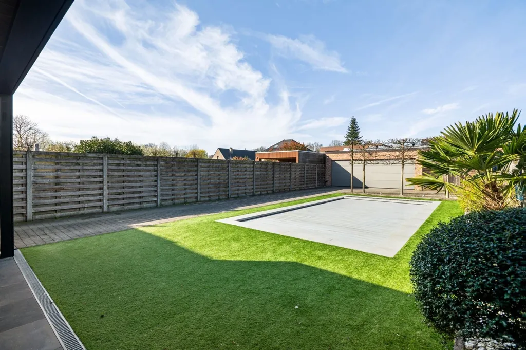 Aed - Contemporary House with Pool in Ranst