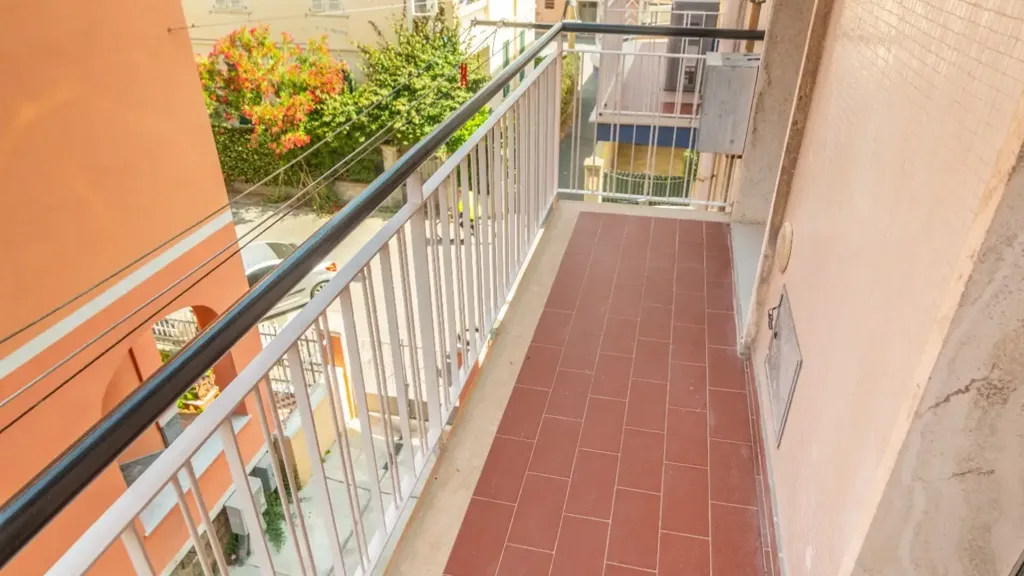 Balcon - Rusticated Apartment with Balcony in Alassio