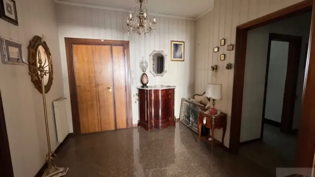 Entrée - Spacious Apartment with Dual Entrance in Rende