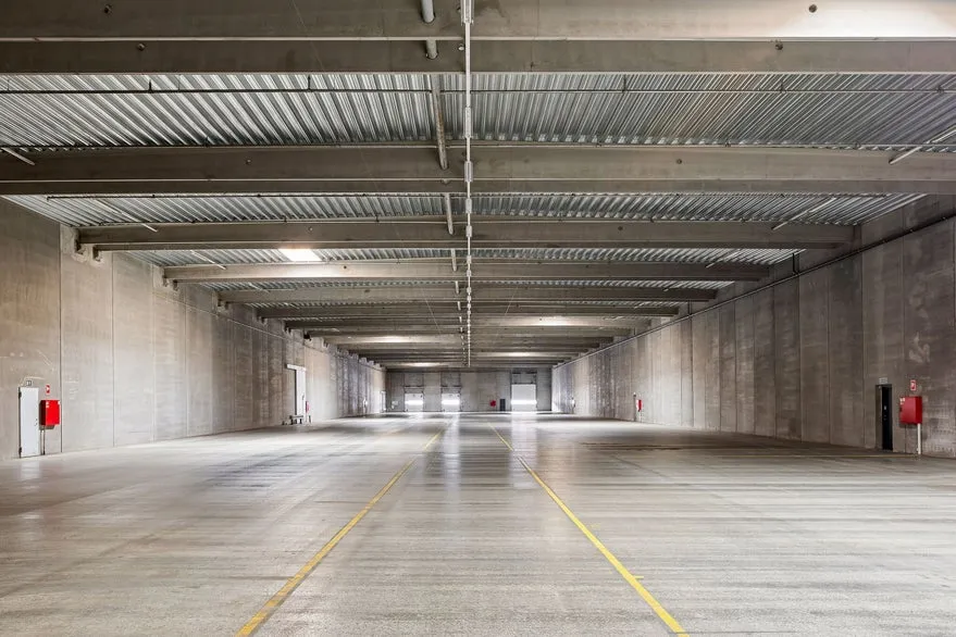 Garage - Logistics Facility with Motorway Access in Køge