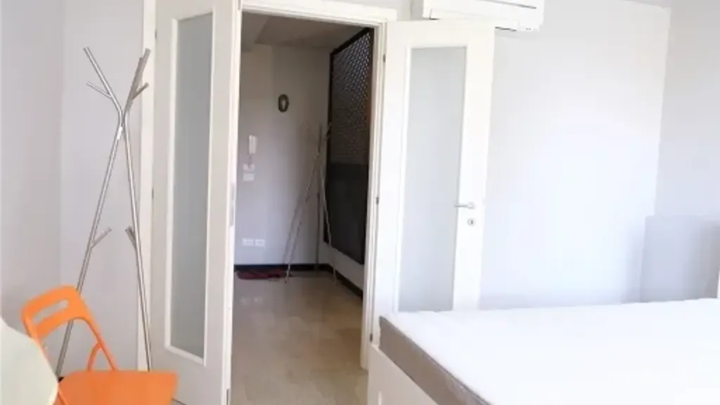 Chambres - Rented 2.5-Bedroom Apartment in Florence