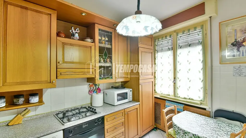 Cuisine - Terrace Flat in Albese Con Cassano