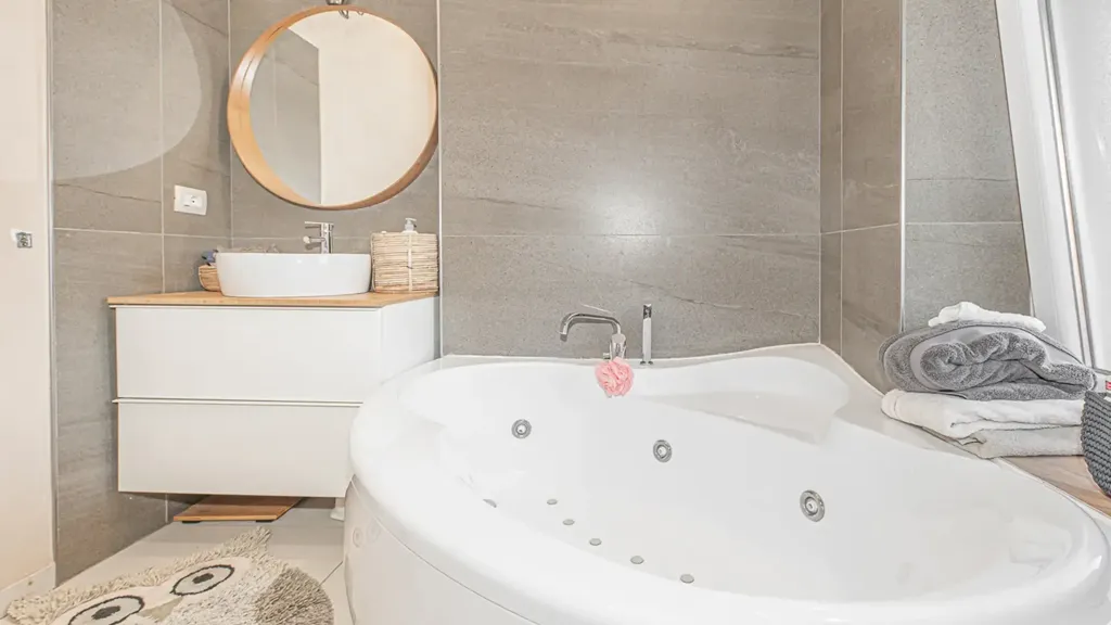 Salles de bain - Renovated House with Courtyard in Pianezza Centre