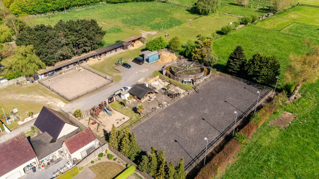 Vista aerea - Renovated House with Equestrian Facilities in Oudenburg