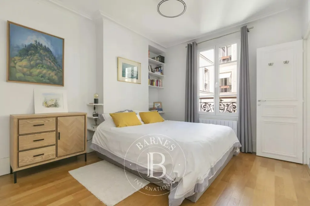 Chambres - Appartement 2 Pièces avec Jardin Privé à Paris 8ème