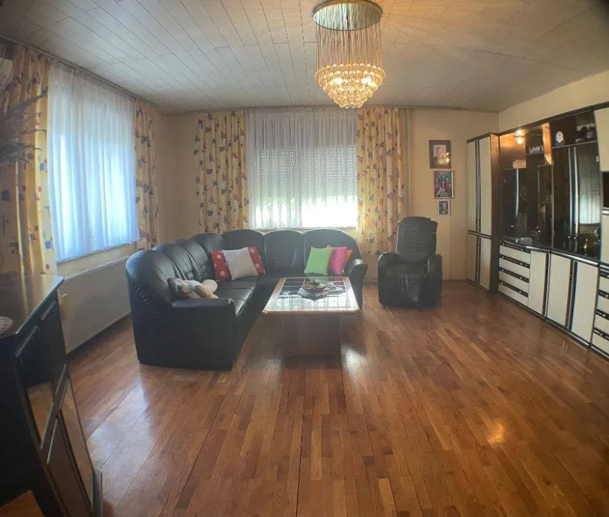 Séjour - Two-Storey House with Large Land in Medvode