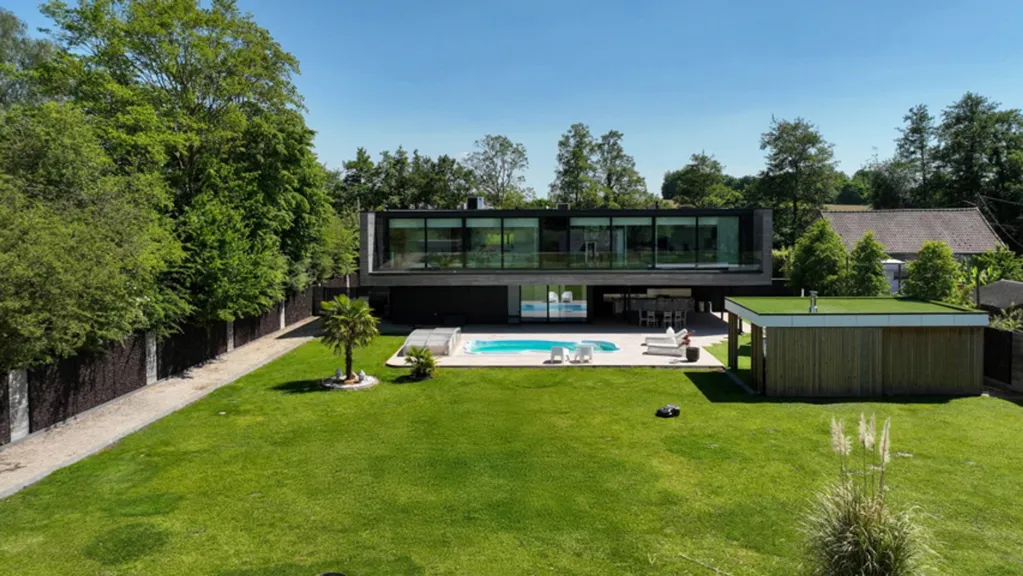 Bassein - Fully Automated Villa with Pool in Ath