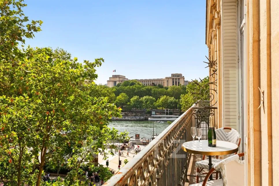 Balcon - Appartement Haussmannien Face à la Tour Eiffel à Paris