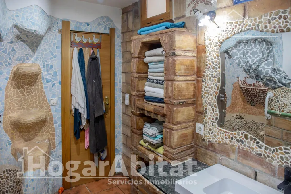 Vannitoad - House with Large Terrace in Manises