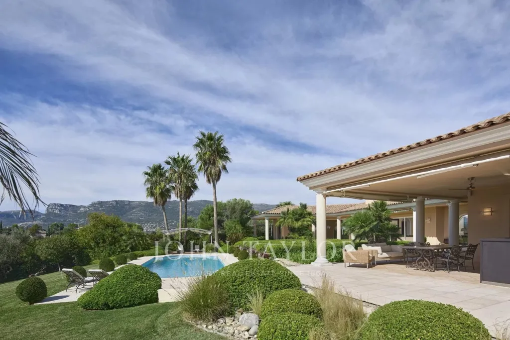Bassein - Villa with Sea View in Bellet Vineyard