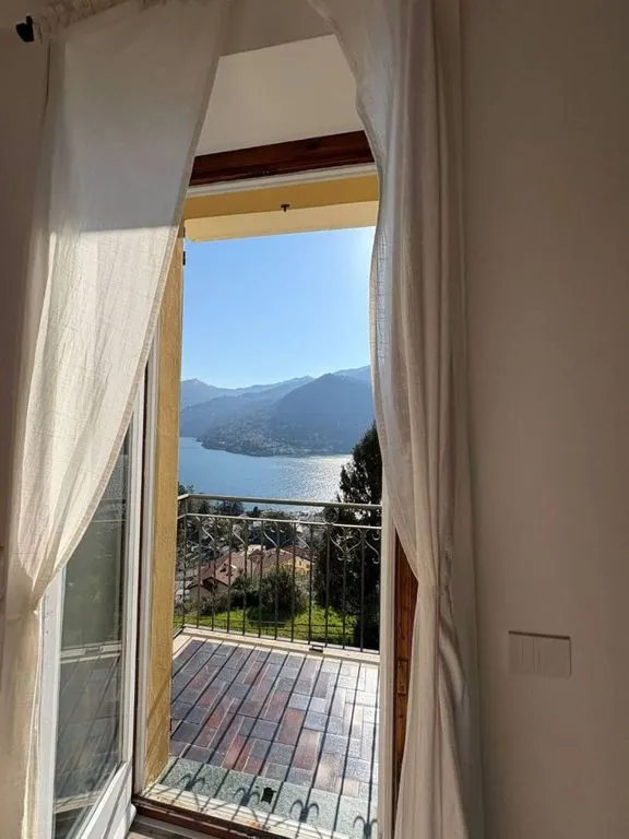 Balcon - Luxury Lake View Apartment in Moltrasio