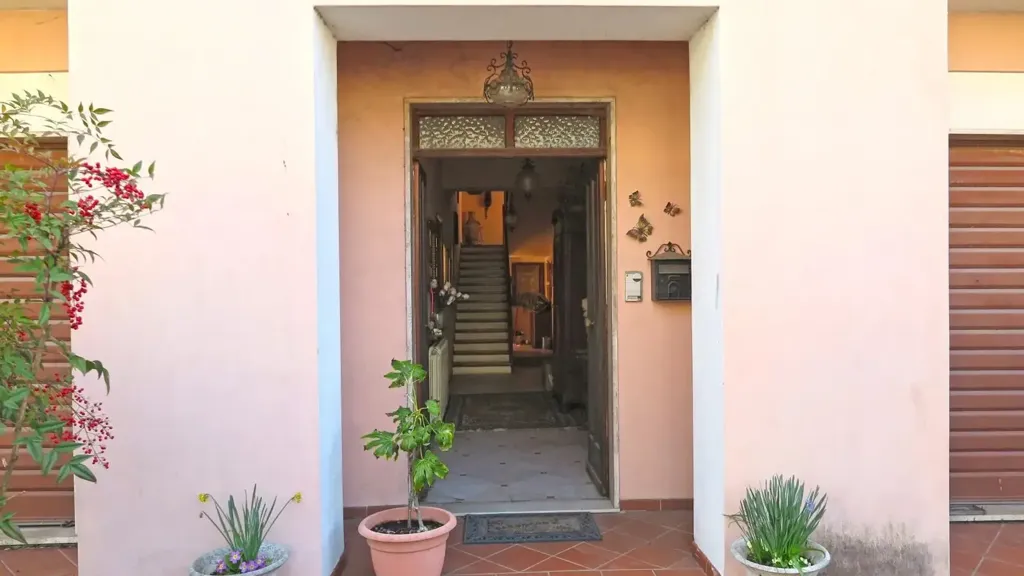 hallway_entrance