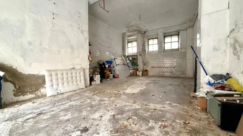 Garage - 3-Room Apartment with Parking in Campobasso