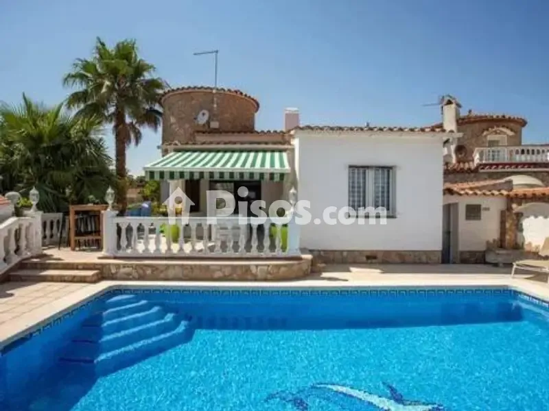 Bassein - Chalet with Pool and Garden in Empuriabrava