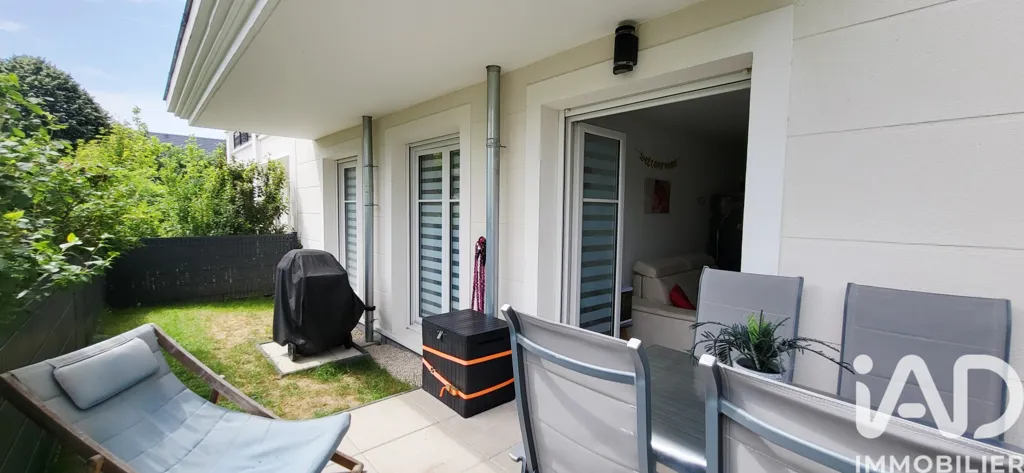 Terrace - Apartment with Private Garden in Le Blanc-Mesnil