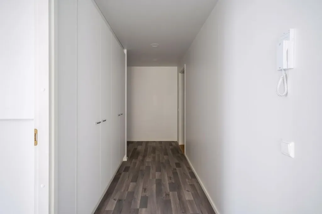 Entrée - Apartment with Balcony in Myyrmäki, Vantaa