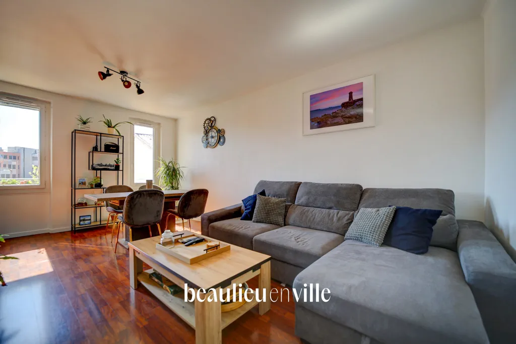 Séjour - Appartement T3 Calme avec Vue sur Deux Rues à La Ciotat