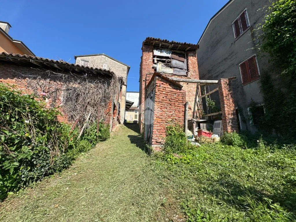 Jardin - Casa di Corte with Vineyard View in Rovescala