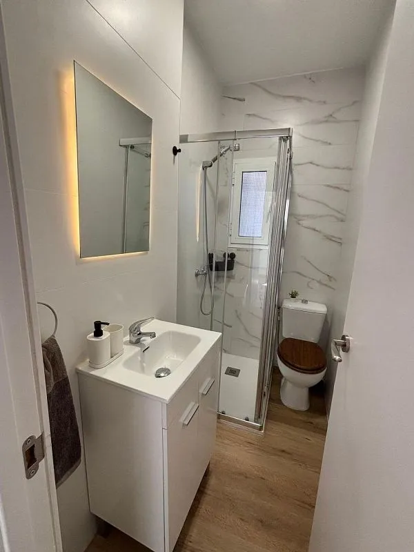 Vannitoad - Furnished Flat with Balcony in Maestro Luis Torregrosa