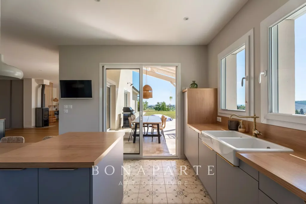Cuisine - Villa d'Exception avec Vue Panoramique au Cœur des Vignes