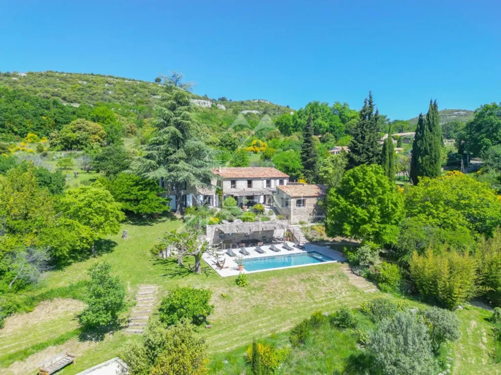 Õhuvaade - Luxury Stone House with Pool near Murs