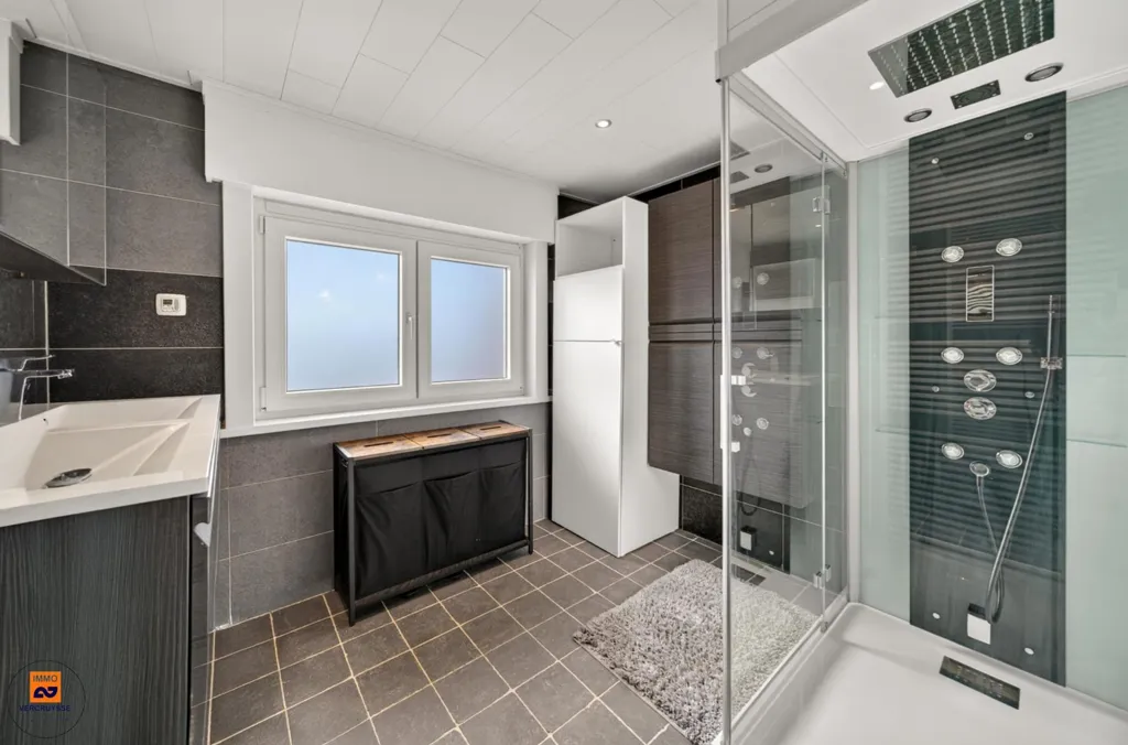 Bathrooms - Renovated House with Terrace in Evergem