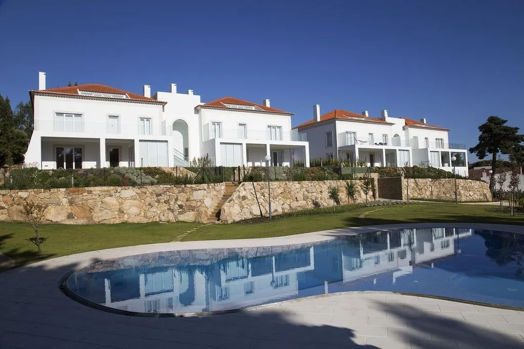 Bassein - Luxury Duplex Flat with Pool in Estoril